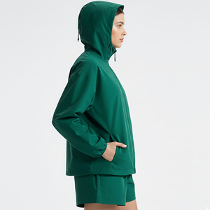 Ensemble deux pièces décontracté pour femme, vert, à capuche, imperméable, coupe ample, tenue de printemps, couleur unie, tricoté en polyester, avec short - Product Image 2