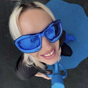 Gafas de Sol de Gran Tamaño Personalizadas y a la Moda para Fotografía Urbana al Aire Libre - Product Image 1