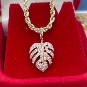 Collier pendentif feuille de palmier en diamant Moissanite VVS plaqué or sur argent 925 pour femme, cadeau de bijoux à prix de gros - Product Image 1