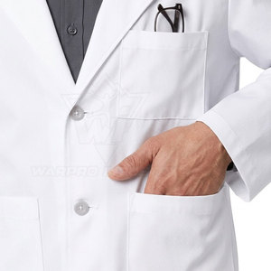 Bata de laboratorio con botones frontales, diseño de manga larga, ajuste cómodo, bolsillos grandes y longitud larga para uso como uniforme de personal. - Product Image 6