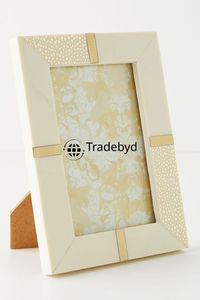 Marco de Fotos de Lujo con Incrustaciones de Resina Creativas Hechas a Mano por Tradebyd, Acabado Brillante - Product Image 5