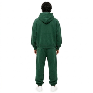 Ensemble de survêtement 2 pièces pour homme, automne, coupe oversize, sweat à capuche et pantalon de jogging, patch étoile et croix, en polaire, décontracté, personnalisable, OEM, fabricant en gros - Product Image 3