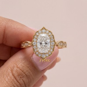 Bague de fiançailles vintage en or 10K avec diamant de laboratoire taille coussin, halo et milgrain, bague de mariée antique, bijoux fins pour femme - Product Image 3