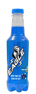 Boisson énergisante 330 ml en bouteille PET, saveur myrtille, marque privée, OEM, faible teneur en glucides, sans sucre, fabriquée au Vietnam. - Product Image 4