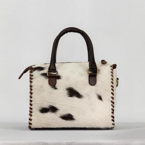 Bolsa de Viaje Mini Speedy de Cuero Genuino Marrón 100%, Estilo Deportivo de Alta Calidad con Grabado Floral Vintage - Product Image 2