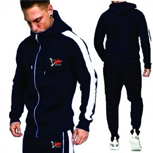 Survêtement à glissière avec logo d'impression personnalisé de haute qualité pour hommes Combinaison de survêtement à matériau flexible pour l'hiver - Product Image 1
