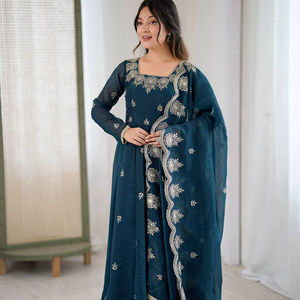 ชุดอนารกาลีสามชิ้นปักลายหรูหราทันสมัยสำหรับผู้หญิง แห้งเร็ว ใส่ได้ทุกฤดู เหมาะสำหรับงานแต่งงาน - Product Image 1