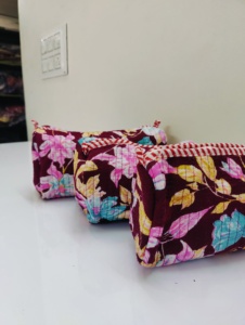 Bolsa de Maquillaje Acolchada de Algodón Hecha a Mano, Bolsa de Cosméticos Portátil con Estampado de Bloques, Organizador de Artículos de Aseo - Product Image 1