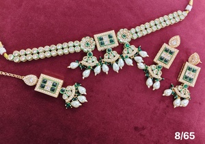 Ensemble de collier choker Kundan de luxe avec boucles d'oreilles et Maang Tikka, bijoux de mariage en perles, ensemble traditionnel indien - Product Image 3