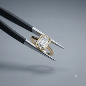 Bague de fiançailles solitaire en diamant de laboratoire certifié IGI taille émeraude 2,50 carats, sertie clos, or 14 carats, fabricant de bijoux sur mesure - Product Image 1