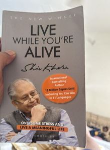 Vive mientras estés vivo, libro en inglés de bolsillo de Shiv Khera, libro de autoayuda, motivación y desarrollo personal - Product Image 2