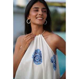 Vestido Maxi Sea Swirl con Estampado Artesanal en Tela Mulmul, Talla Única - Product Image 3