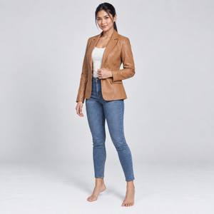 Chaquetas de cuero para mujer diseñadas con textura suave, costuras resistentes, calidad premium y siluetas modernas para un estilo versátil. - Product Image 3