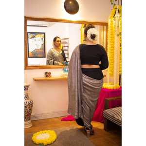 Vestido Sari Indio para Mujer, Diseño Moderno, Color Negro Metálico, Pantalones Ajustados Elásticos, Ropa Elegante Estilo Sari, Lavado a Mano - Product Image 4