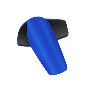 Espinilleras de Fútbol Duraderas con Protección Reforzada para Jugadores Activos en Partidos de Fútbol - Product Image 2