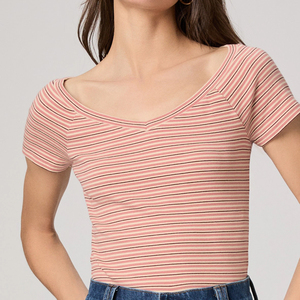 T-shirt en tissu doux pour femmes avec un design streetwear tendance, logo personnalisable, léger, décontracté pour l'été - Product Image 1