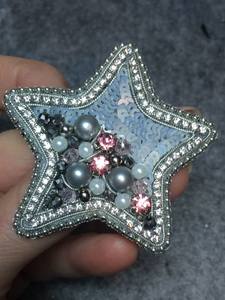 Broche de Lujo con Cuentas y Bordado a Mano, Pin Decorativo de Alta Gama con Bordado Detallado, Joyería de Moda para Abrigo - Product Image 5