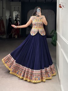 NOIIR PIGEON Lehenga Choli pour femme en rayonne, avec broderies et motifs imprimés, infroissable, séchage rapide, longueur ras du sol, Navratri - Product Image 1