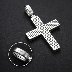 Colgante de Cruz con Moissanita Baguette - Colgante de Moissanita en Plata de Ley 925, Colgante de Cruz con Moissanita Baguette VVS Engastado a Mano - Product Image 6