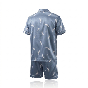 Conjunto de Pijama de Satén Personalizado para Hombre, Camisa de Manga Corta con Botones y Pantalones Cortos con Estampado de Plumas, Ropa de Dormir de Lujo, Venta al Por Mayor, OEM, ODM - Product Image 2