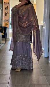 ชุดเสื้อท็อปผ้าซาติน NC ปักลายประดับเลื่อม พร้อมกางเกงชาราร่าและผ้าคลุมไหล่ แต่งขอบด้วยลูกไม้แฟนซี แบบเย็บสำเร็จ - Product Image 5