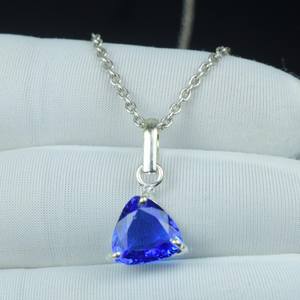 Pendentif en tanzanite bleue de forme triangulaire, argent sterling 925, collier unique avec pierre précieuse, cadeau tendance pour sœur - Product Image 1
