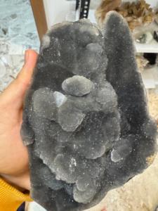 Piedra Preciosa de Calcedonia Negra Natural |   Piedras de Cristal Talladas de Forma Libre para Decoración del Hogar y Coleccionables de Arte - Product Image 3