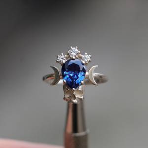 Bague unique en argent sterling 925 avec saphir certifié IGI, crâne et triple lune, style Art Déco, pour femmes et hommes, style gothique - Product Image 1