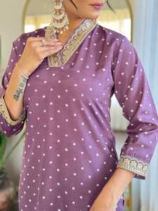 Ensembles Kurti pour femmes très demandés avec pantalon et dupatta couleur oignon à imprimé numérique, en viscose Chanderi coupe droite - Product Image 6