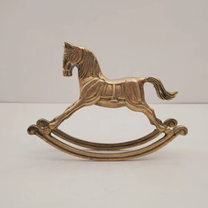 Sculpture de cheval en laiton massif pour centre de table, décoration d'hôtel de luxe et accent artistique d'intérieur - Product Image 1