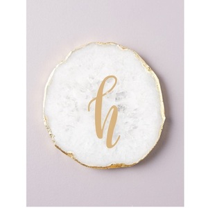 Sous-verre en agate de quartz blanc avec bordure dorée de luxe, personnalisé avec monogramme, pour cadeaux de mariage et décoration intérieure - Product Image 1