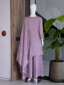 Costume de mariée Salwar très demandé pour les mariages et les fêtes, provenant d'un fournisseur indien, disponible à prix de gros. - Product Image 5