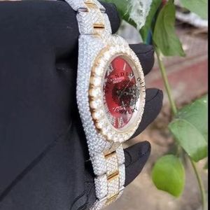 Splendide montre de luxe pour homme avec diamants, cadran rouge, mouvement à quartz analogique, cristal saphir, bracelet argenté, mouvement ETA, 10m, idéale comme cadeau. - Product Image 6