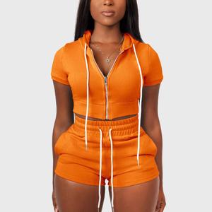 Offre Spéciale : Ensemble Femme Personnalisé – Sweat à Capuche Court Zippé en Molleton 100% Coton et Short Taille Basse avec Deux Poches Latérales, Style Urbain au-dessus du Genou - Product Image 5