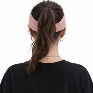Casquette de sport texturée unie pour femme, visière réglable légère pour l'été, course, tennis, plage, avec logo personnalisé - Product Image 2