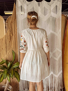 Vestido Túnica Blanco de Algodón con Bordado Floral para Mujer, Ropa Étnica Elegante, Cuello en V, Mangas Tres Cuartos, Vestido Corto - Product Image 2