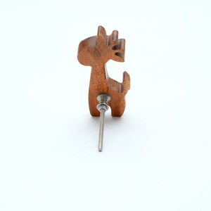 Poignées de tiroir pour enfants en bois d'acacia contemporain, durables, en forme de girafe, jaunes, faciles à installer, vente en gros - Product Image 6