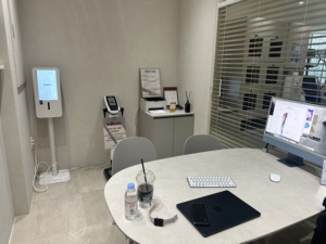 เครื่องวิเคราะห์ร่างกายอัจฉริยะ Bodydot BDF1000 ใช้พลังงาน AI โครงอะลูมิเนียมอัลลอยด์ยืดหยุ่น ไม่สามารถพับได้ ติดตามท่าทางร่างกายแบบเต็มตัว ขนาด 35x35x134 ซม. - Product Image 2