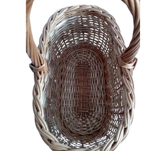 Cesta de picnic de ratán con borde trenzado grueso, redonda cónica, de mimbre tejido a mano, bicolor marrón y crema, para regalo, almacenamiento o decoración floral festiva - Product Image 4