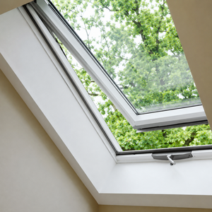 Fenêtre de toit ventilée moderne avec cadre en aluminium blanc, système d'éclairage naturel pour les intérieurs de greniers résidentiels - Product Image 3