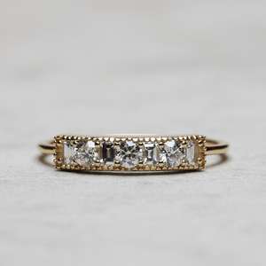 Bague de Fiançailles Vintage Art Déco Tendance en Argent Sterling 925 avec Filigrane, Coupe Brillante Alternée et Coupe Baguette Affinée - Product Image 1