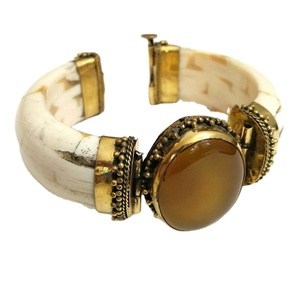 Conjunto de Brazaletes de Hueso Natural, Estilo Lindo para Chicas Jóvenes, Moda para Damas, Bodas y Fiestas, por Perfect Enterprises - Product Image 2