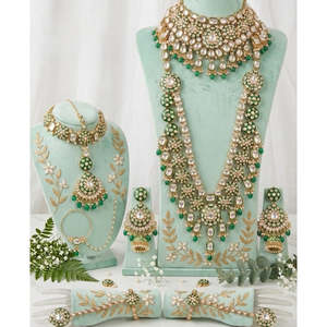 Conjunto de Joyería Nupcial India Atemporal, Aretes Colgantes Chapados en Oro de 24K, Joyería Fina de Moda - Product Image 1