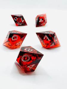 Ensemble de dés de jeu de rôle en résine écologique faits à la main avec un nouveau design en losange, logo personnalisé gravé - Product Image 1