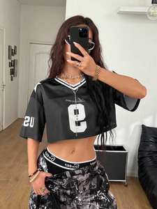 เสื้อฟุตบอลตาข่ายสีดำแบบครอปสั่งทำพิเศษพร้อมหมายเลข 9 สำหรับผู้หญิง สตรีทแวร์ รับผลิตแบบ OEM แบรนด์ส่วนตัว ขายส่งจากโรงงาน - Product Image 6