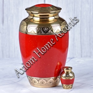 Urna de latón hecha a mano con grabados personalizados Hermoso recuerdo conmemorativo para cenizas de Axiom Home Accents - Product Image 4