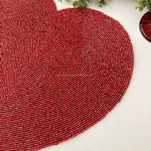 Salvamantel de Cuentas de Cristal Hecho a Mano con Corazón Rojo, Tapete de Mesa de Cuentas de Cristal, Plato Decorativo Romántico para San Valentín - Product Image 5
