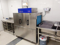 Lave-vaisselle industriel commercial autonome extra large avec convoyeur à chariots pour équipement de cuisine professionnelle