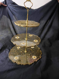 Support à gâteau décoratif en résine avec motifs géométriques pour la restauration de luxe et la présentation d'événements - Product Image 4
