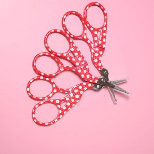 Mini ciseaux à broder Stork avec manche rouge à pois, pointe fine, pour le crochet, le tricot, la couture et le point de croix - Product Image 4
